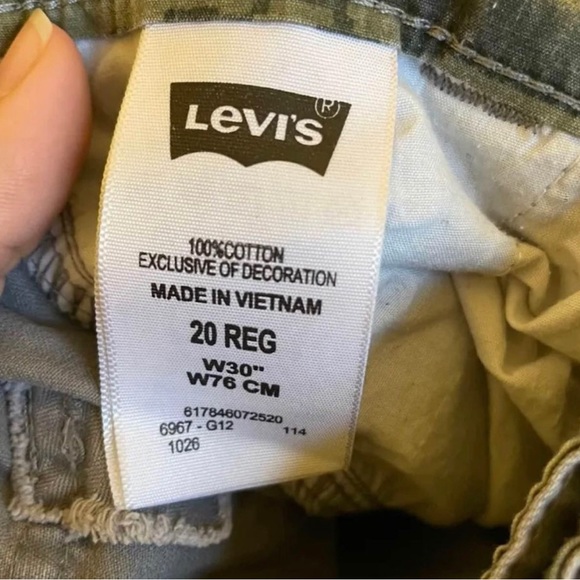 📌Grey and navy print Levi shorts - Picture 2 of 3